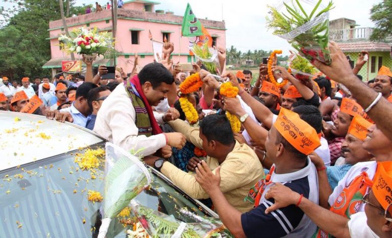 Former MLAs Dolagobinda Nayak, Utkal Keshari Parida join BJP