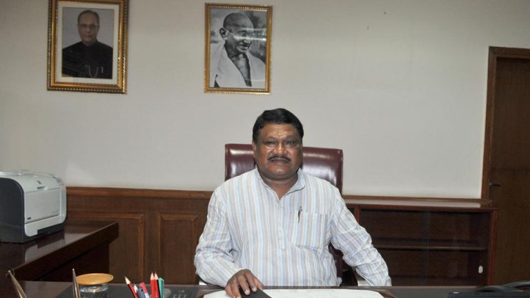 Eggs hurled at Jual Oram’s car in Kendrapada