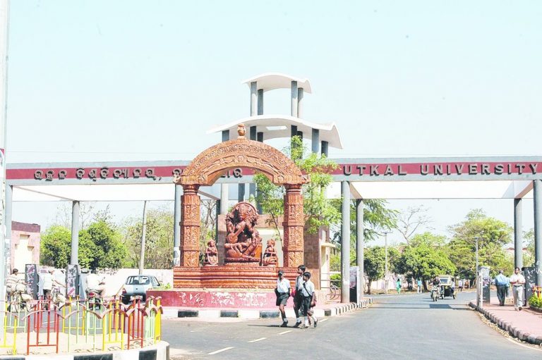 Bombs hurled on Utkal University campus