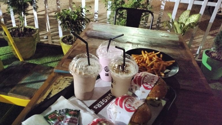 ‘Biggies Burger N More’ – Sinful delights in a perfect ambience