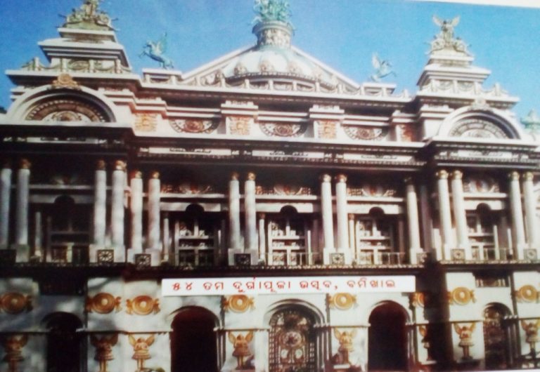 Buddha temple, Nepal palace to shape Durga Puja pandals this year