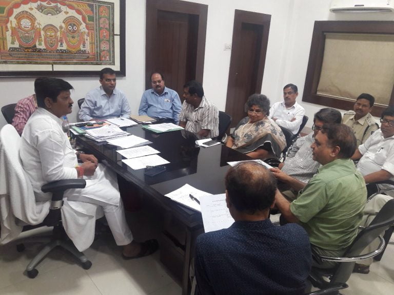 Health Min discusses security arrangements at AIIMS-Bhubaneswar