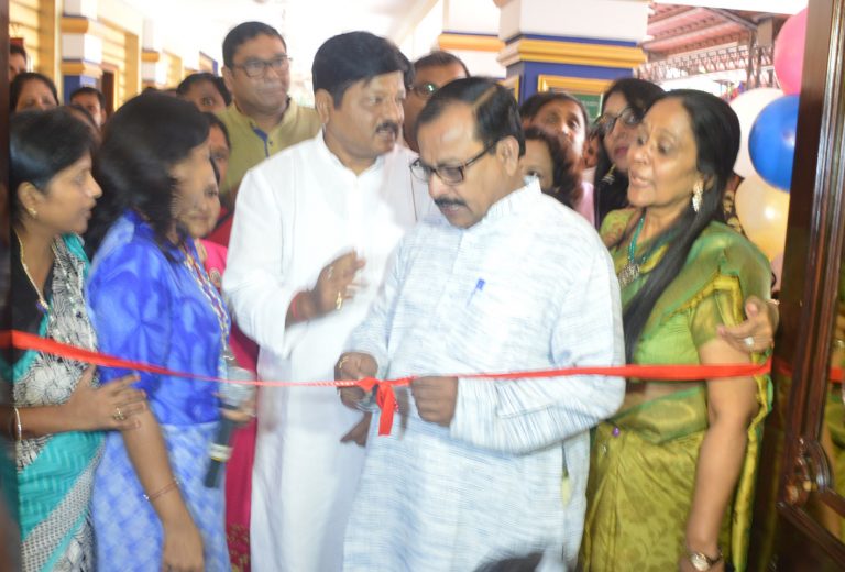 Pre-Diwali exhibition with choices galore