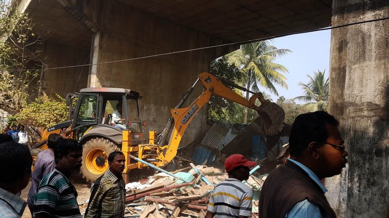 DEMOLITION SIShuBHAVAN SQUARE TO MAUSHIMA TEMPLE BY BMC