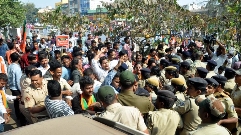 bjp karmi protest against kunduli gangrape case naveen niwas gherao