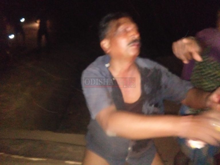 cop thrashed by villagers for illicit affair odisha