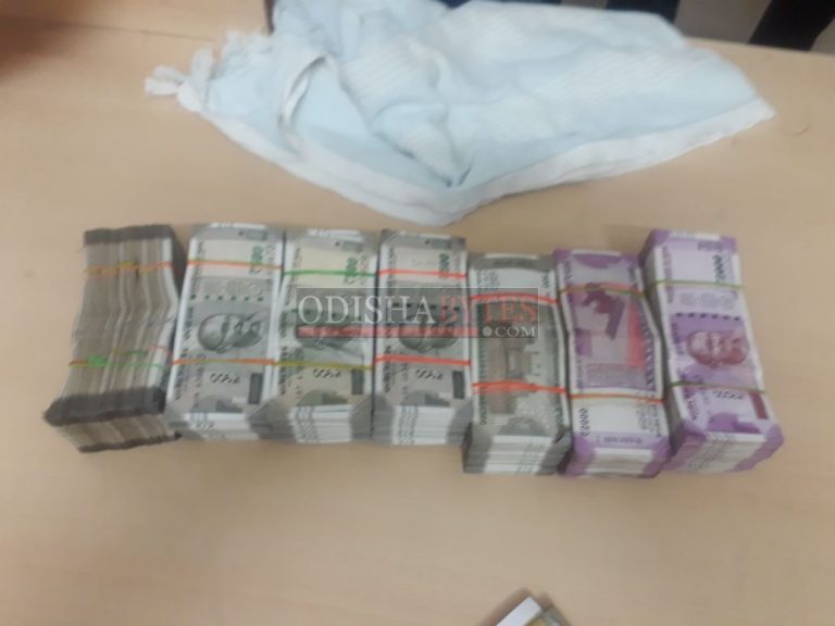 rs.40.50 lakh seized from car in bargarh bijepur