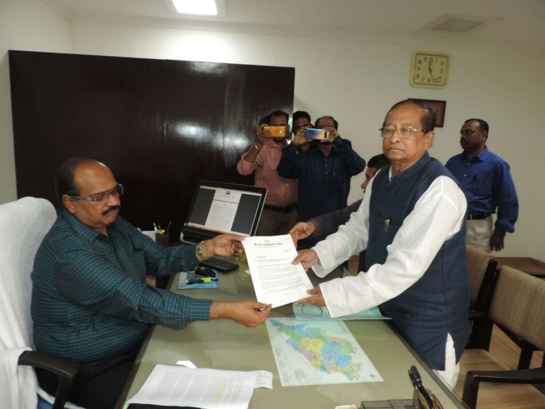 BJD leader S N Patro handing over the regional party's memorandum to chief electoral officer Surender Kumar in Bhubaneswar on Monday. Photograph: Odishabytes