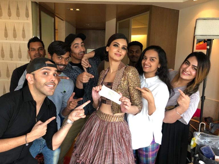 diana penty and other celebs posing with #padmanchallenge