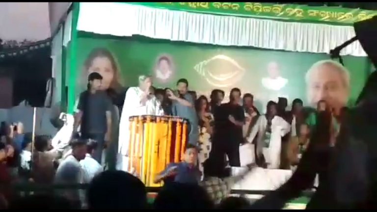 shoe hurled naveen patnaik