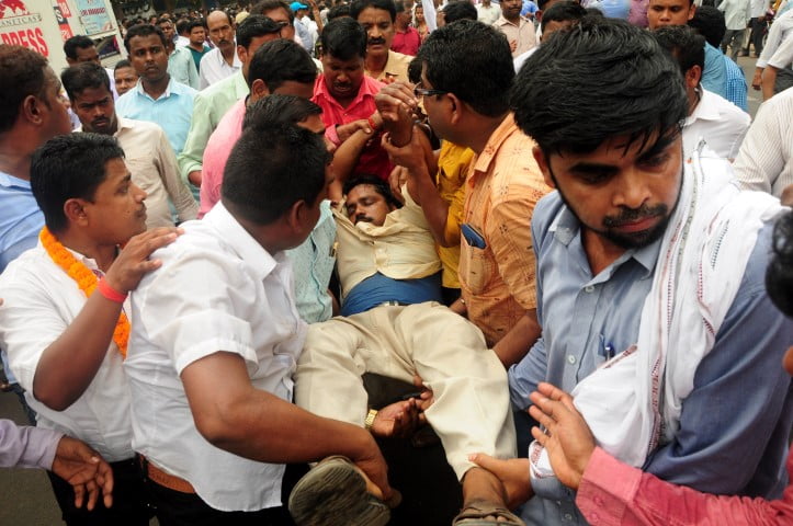 26 PANCHAYATA SAMITI MEMBERS LATHICHARGE (7)