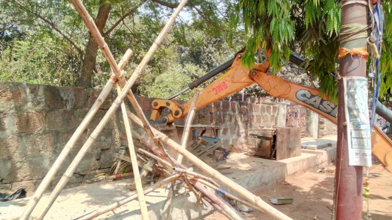 15 nos. of Bamboo sheds, 10 nos. of cabins, 09 nos. of fast food stalls, 11 nos. of shop extension sheds were evicted and 40 nos. of old vehicles, 22 nos. of hoarding & approx 94 nos. of bamboo wattling were removed in CEMC eviction drive Ratha Road from Mausima Chhak to Lord Lingaraj Temple for Ashokastami Car Festival. Photograph: Ashok Panda