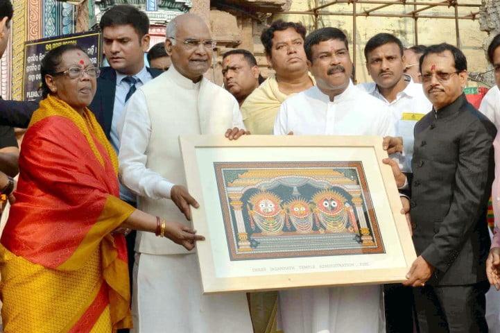 The President, Shri Ram Nath Kovind during his visit to Sri Jagannath Temple, at Puri, in Odisha on March 18, 2018. The Union Minister for Petroleum & Natural Gas and Skill Development & Entrepreneurship, Shri Dharmendra Pradhan is also seen.