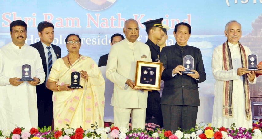 The President, Shri Ram Nath Kovind releasing the commemorative coin of Lord Jagannath, at the Centenary Celebration of Rashtriya Sanskrit Sansthan, at Puri, in Odisha on March 18, 2018. The Governor of Odisha, Dr. S.C. Jamir and the Union Minister for Petroleum & Natural Gas and Skill Development, Entrepreneurship, Shri Dharmendra Pradhan are also seen.
