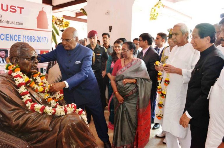 President Kovind with Naveen Patnaik and SC Jamir at Anand Bhawan, Cuttack