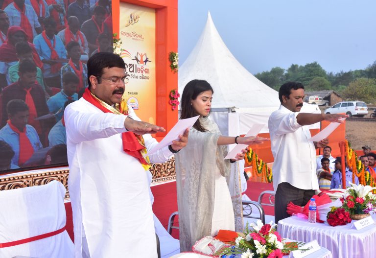 Thousands Take Pledge Before Sun God For Development Of Odisha