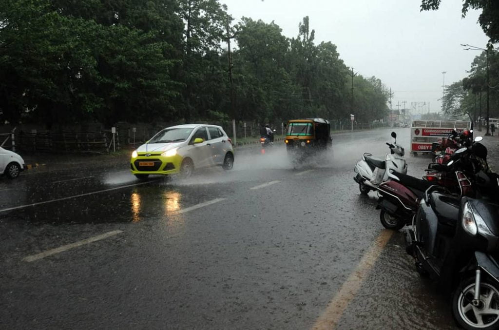 Rain lashes in bhubaneswar