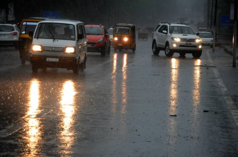 Rain lashes in bhubaneswar