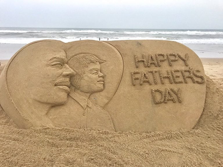Sudarsan Pattnaik Celebrates Father’s Day With Sand Art