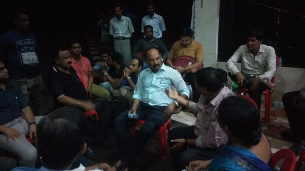 Dean Of SM, XSOS, Prof. Peppin With Protesting Parents & Students 