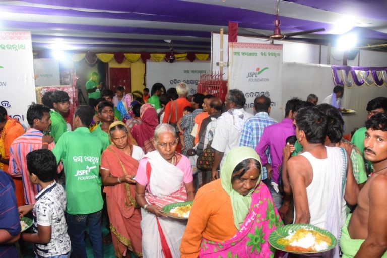JSPL Serves Fresh Veg Meal To Pilgrims During Rath Yatra