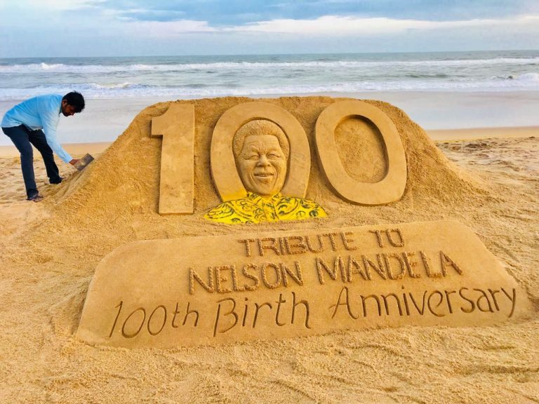 Nelson Mandela In Sudarsan Pattnaik’s Sand Art On Puri Beach