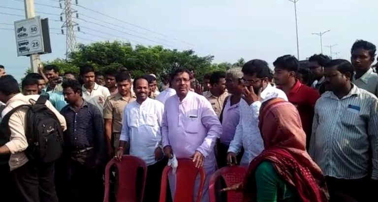 IOCL Refinery Affected Villagers Block Road Over Waterlogging