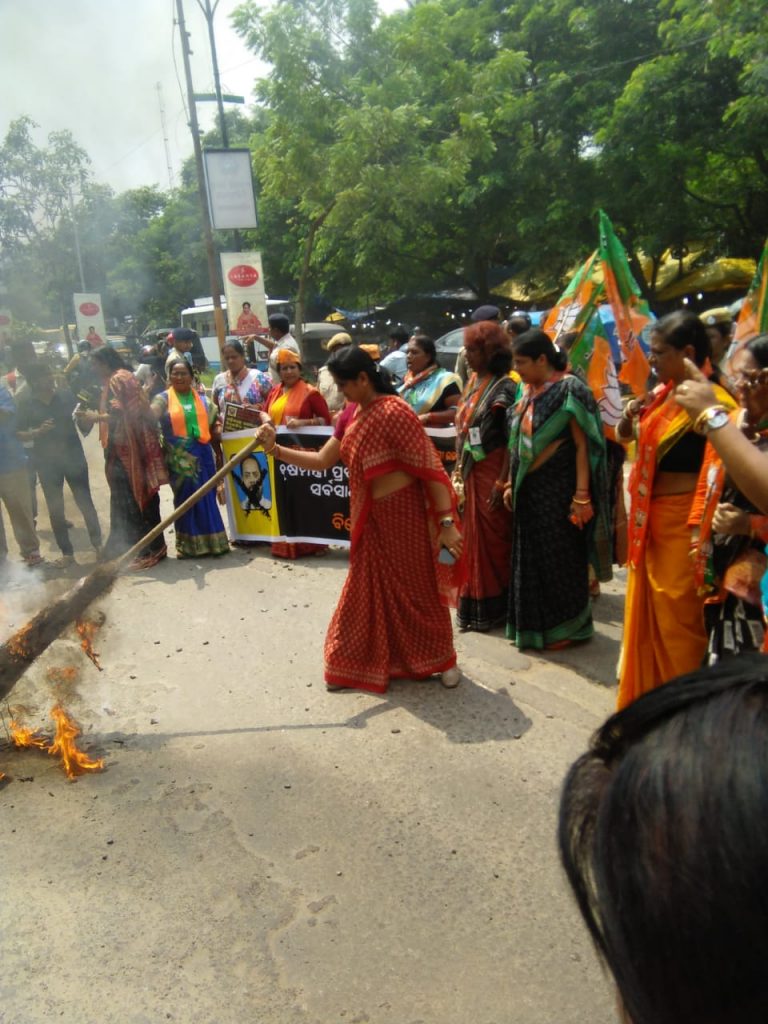 Effigy Of Pradeep Maharathy Burnt Over His Remarks On Women