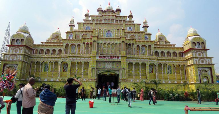 Royal Albert Hall Replica A Huge Draw In Rasulgarh