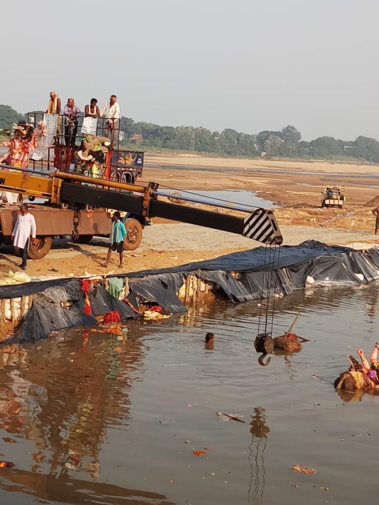 BMC Deploys Crane For Easy Handling Of Durga Idols During Immersion
