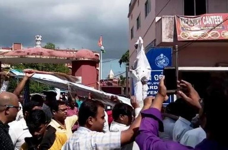Striking Lawyers Burn Effigy Of Odisha CM