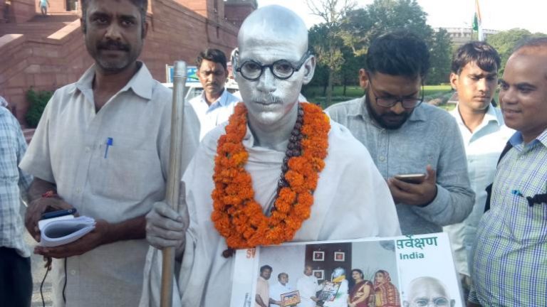 Dressed As Gandhi, He Spreads Swachh Bharat Message On Foot