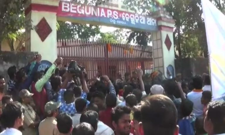 Locals Ransack Begunia PS, Demand Arrest Of MLA