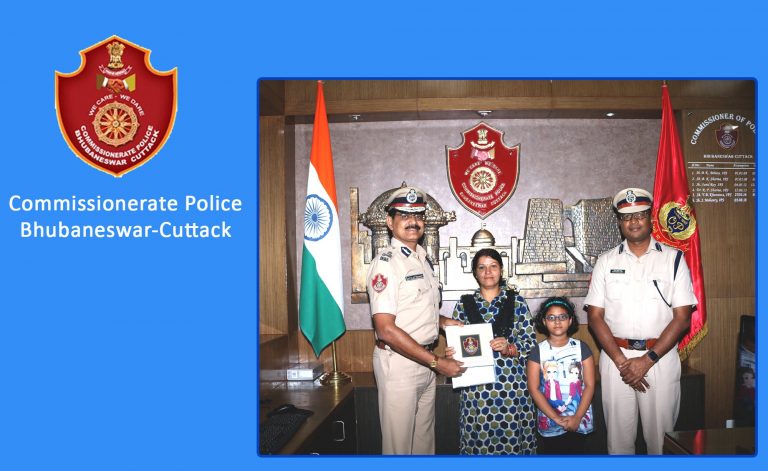 Abhijita Felicitated For Fighting Chain Snatchers In Odisha Capital