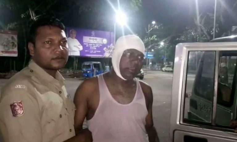 2 Held, 6 Detained For Assault On Cops Inside Saheed Nagar PS