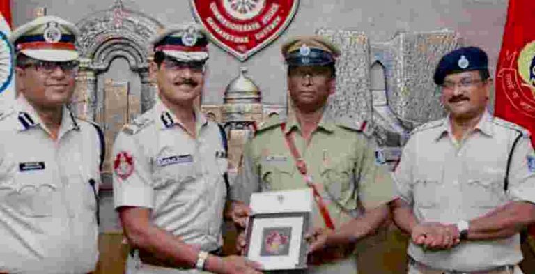 Cop Defies Injuries, Wins Hearts With Yeoman Service After Fani