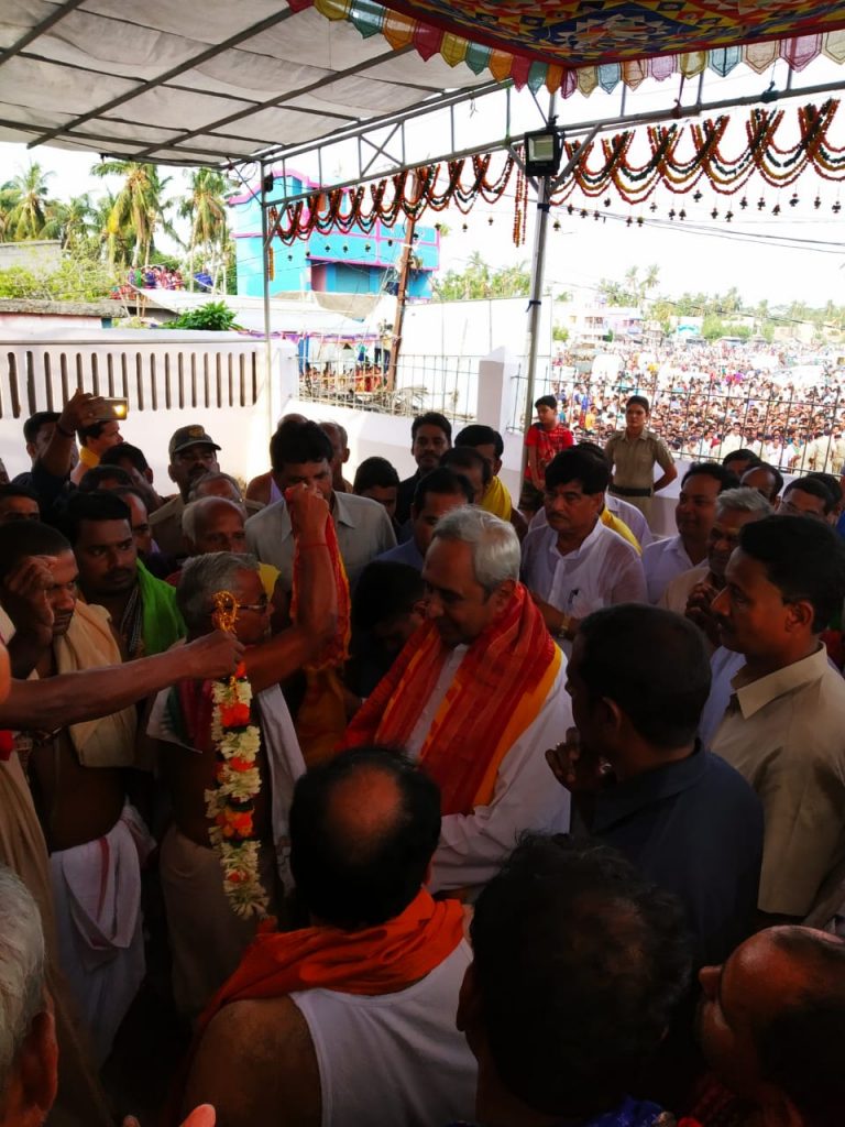 Naveen Visits Baladevjew Temple Ahead Of Patkura Polls