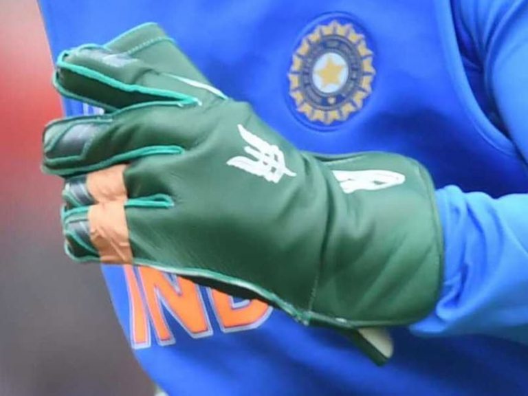 BCCI Stands By Dhoni On Gloves’ Army Insignia