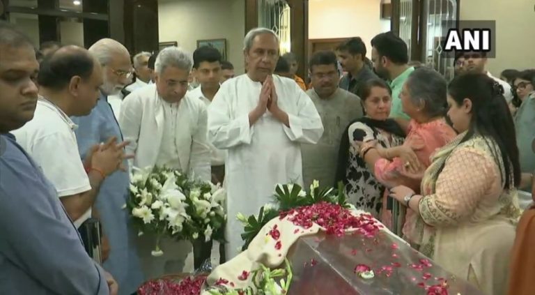 Naveen Visits Arun Jaitley’s Residence To Pay His Tributes