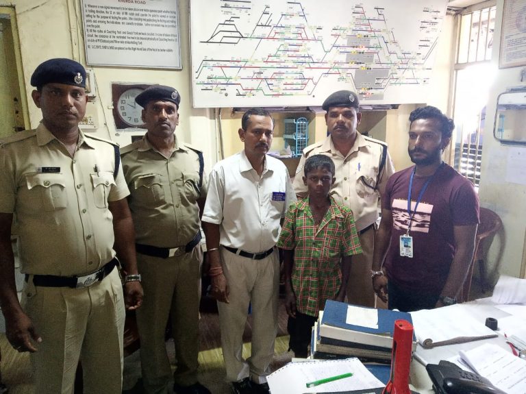 minor boy train rescue rpf