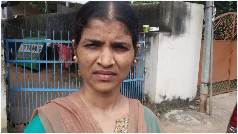 Snatcher Makes Away With Gold Chain During Ashtami Puja In Bhubaneswar