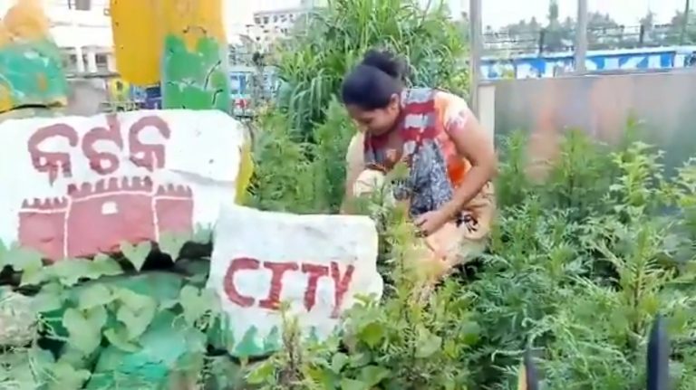 Lady Cop Of Cuttack Becomes ‘Flag Bearer Of Swachhta’