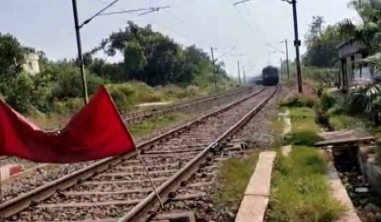 Railway Gate Man Averts Major Train Mishap In Bhubaneswar