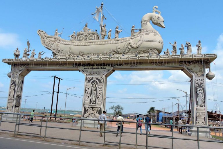 The Voyager’s Tale: A Journey Intimate Yet Strange