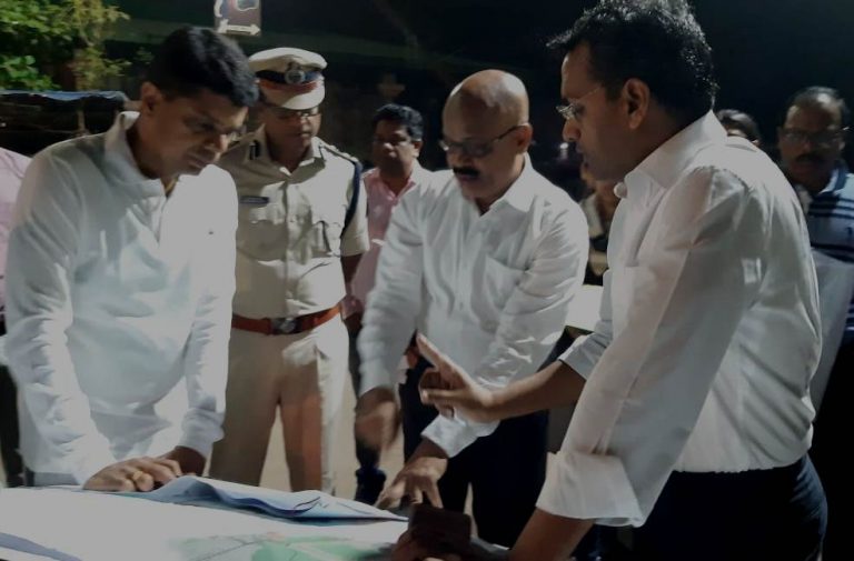 5T Secy VK Pandian’s Early Morning Visit To Lingaraj Temple