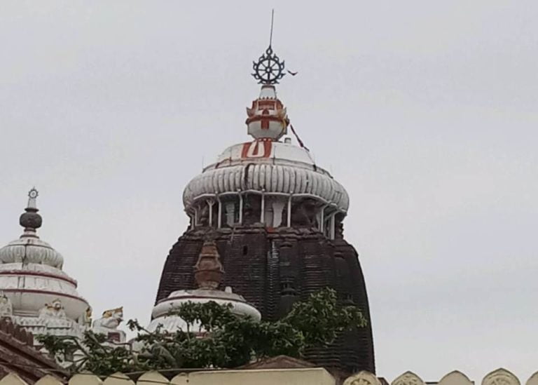 Amphan Approaching: Strong Wind Blows Away Flag From Puri Jagannath Temple!