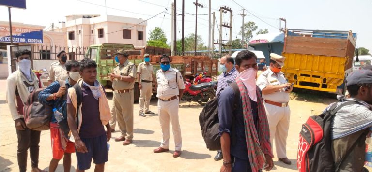 Khurda Cops Come To Rescue Of Bengal Migrant Labourers