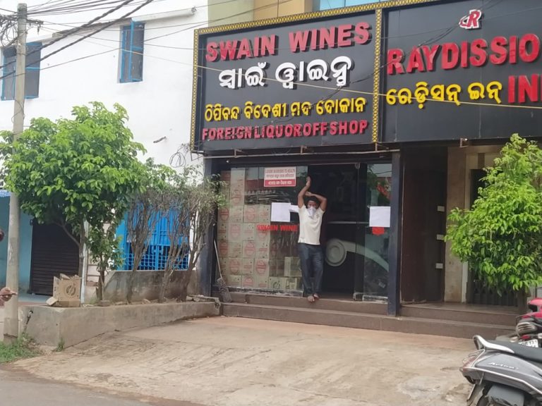 8420 Orders For Liquor Home Delivery On Day One In Odisha, Swiggy & Zomato To Start Operations Today