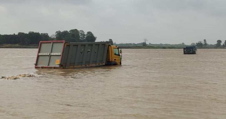 Five Trucks Stuck In River As Water Released From Dam To River In Odisha