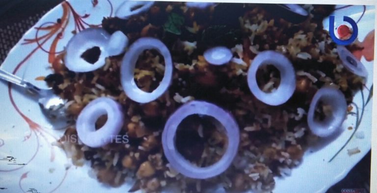 Lockdown Recipes: Chole Biriyani | Anuja Pati | Pune (Maharashtra) | Food Vlogger